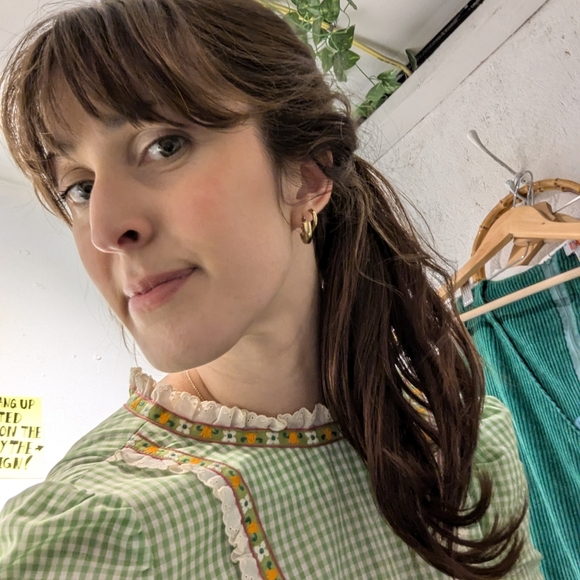 Meet your Posher, Alyssa - Picture 5 of 9